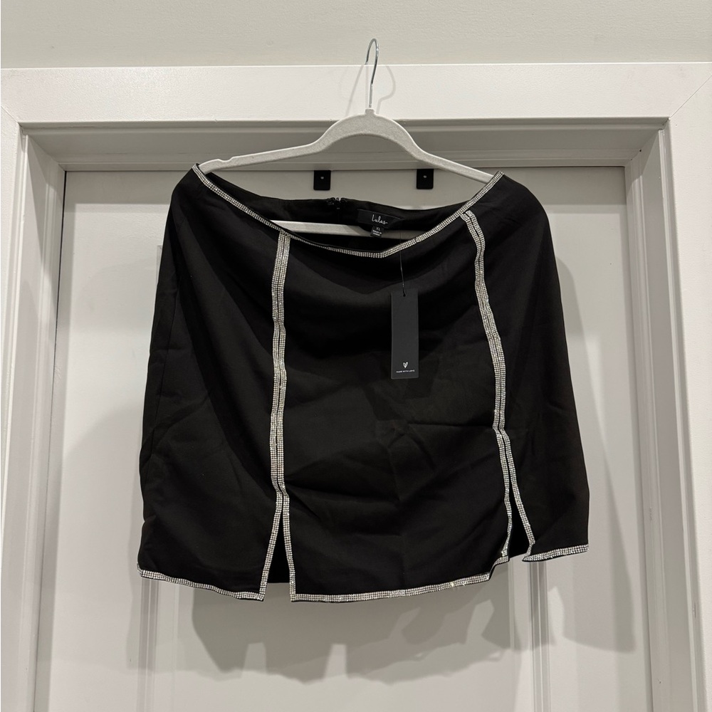 Lulu's Elegant Black Skirt with White Accents